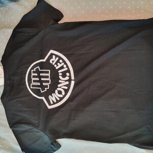 Moncler Underfeted Size Large Fit True